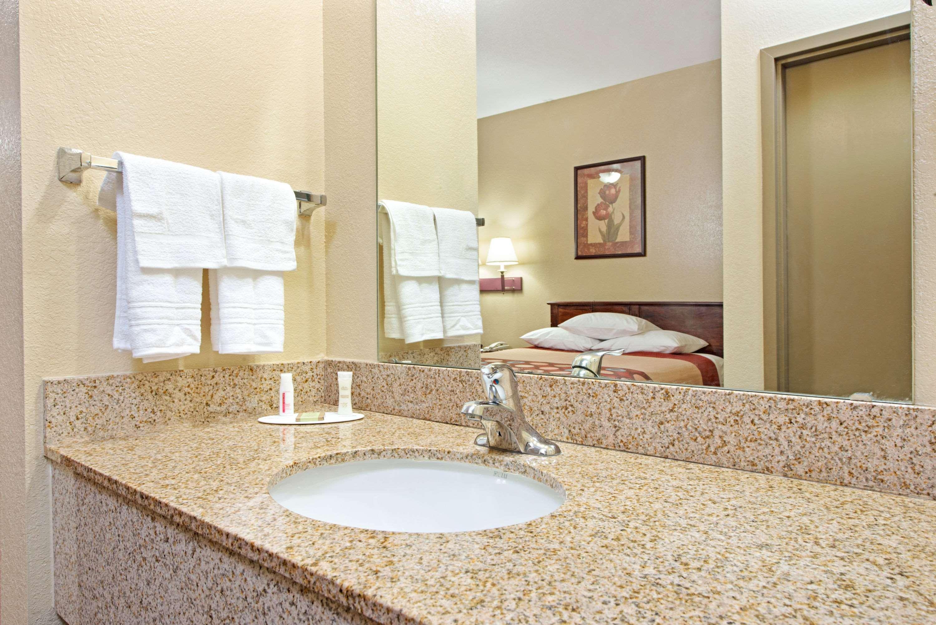 Hotel Super 8 By Wyndham St. Louis Airport Woodson Terrace Zewnętrze zdjęcie